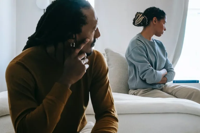 Picture of a couple fighting wondering how are 401ks split in a divorce
